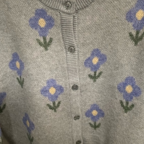 Sweaters - In bloom sweater cardigan!!! Super sweet! New! S
